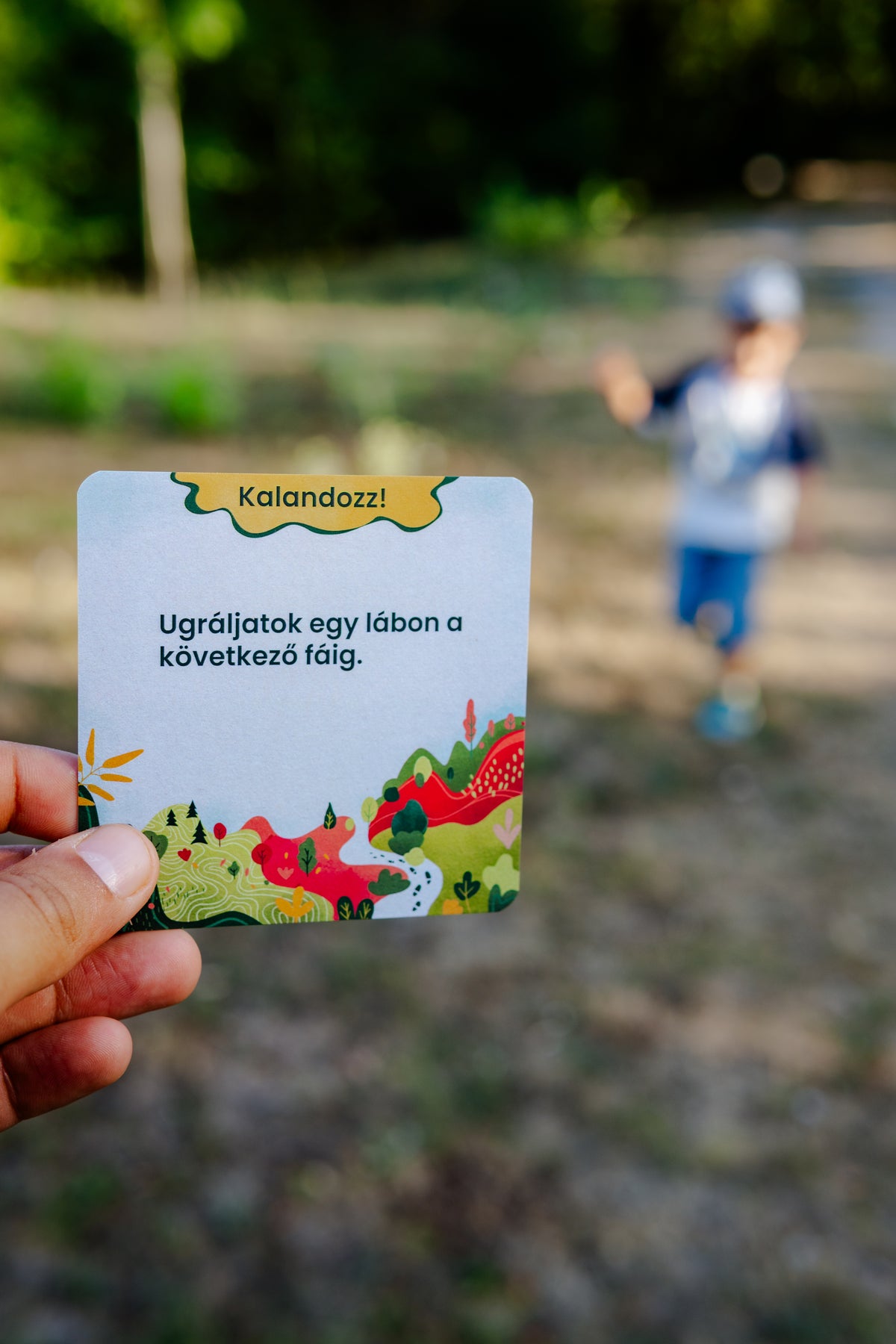 Kalandösvény családi túrakártya – játékos kirándulás gyerekekkel